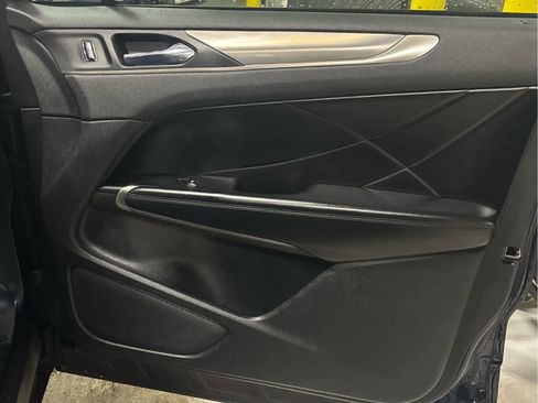 Used 2017 Lincoln MKC Premiere image 43