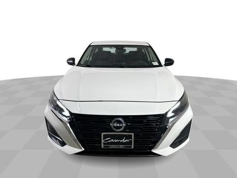 Used 2025 Nissan Altima 2.5 SV FWD image 3