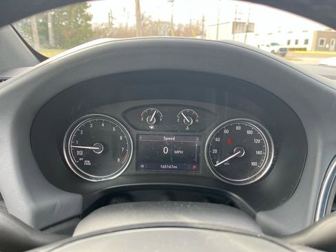 Used 2022 Buick Enclave Essence FWD image 10