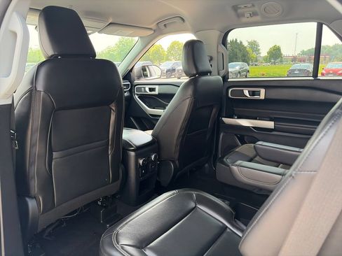 Used 2021 Ford Explorer XLT w/ Equipment Group 202A AWD/4WD image 25