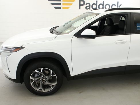 Certified 2025 Chevrolet Trax LT w/ Driver Confidence Package FWD image 5