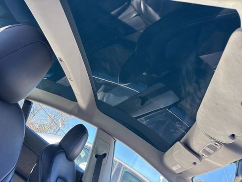 Used 2021 Tesla Model 3 Standard Range Plus image 4