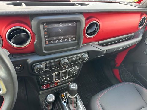 Used 2021 Jeep Wrangler Rubicon w/ Cold Weather Group AWD/4WD image 26