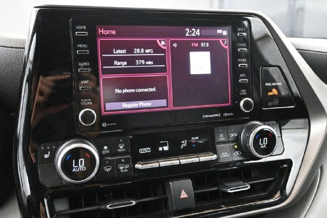 Used 2021 Toyota Highlander XLE AWD/4WD image 28