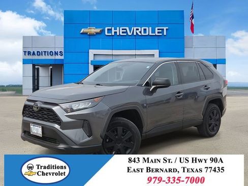 Used 2022 Toyota RAV4 LE FWD image 1