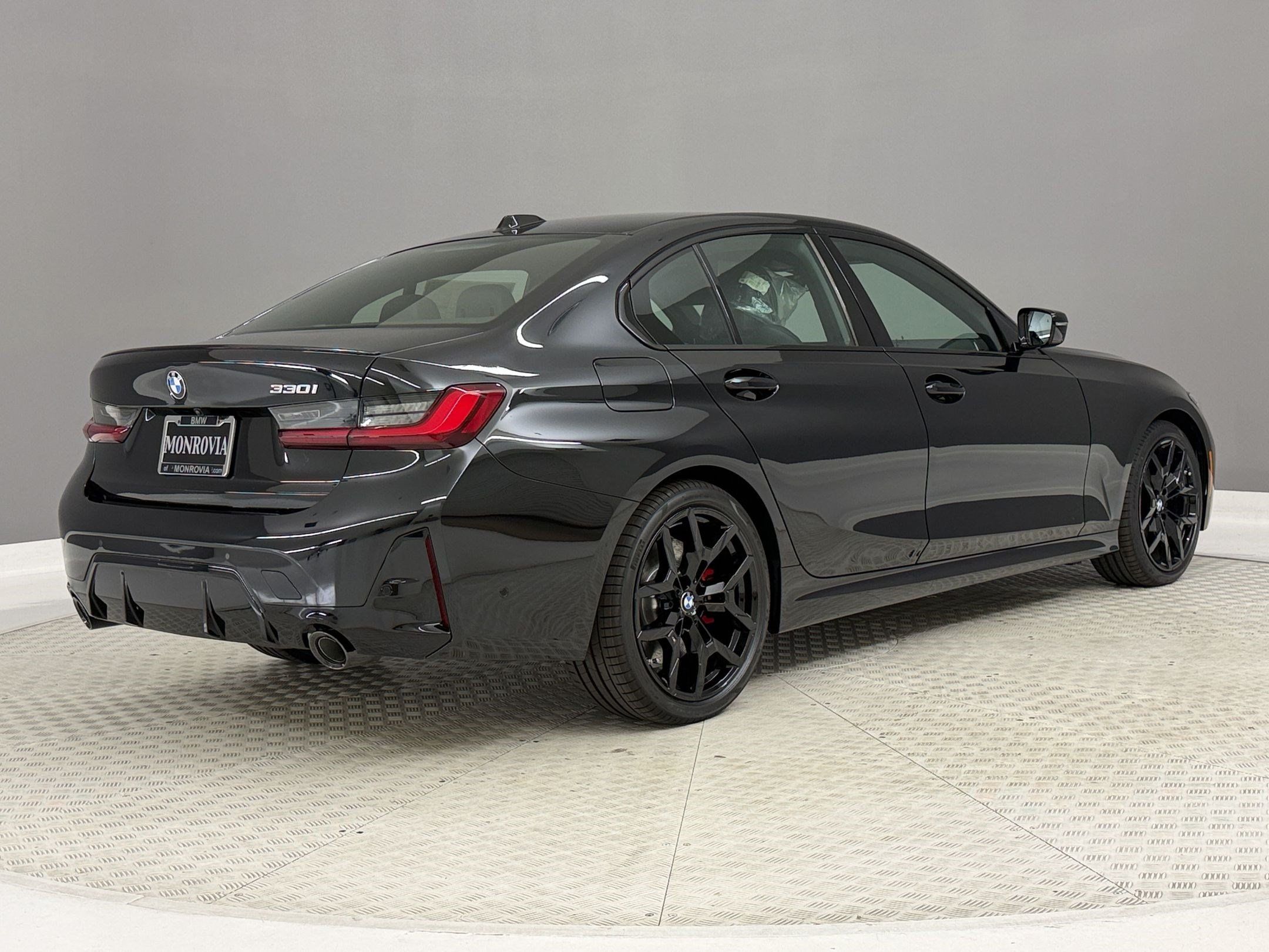 New 2026 BMW 330i Sedan w/ M Sport Package RWD image 9