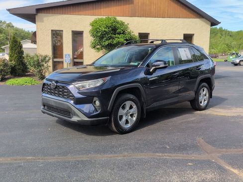 Used 2020 Toyota RAV4 XLE w/ Convenience Package AWD/4WD image 1