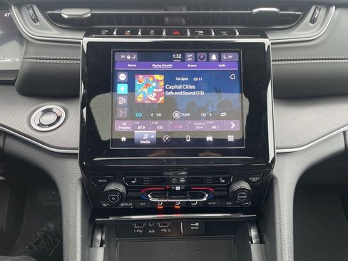 New 2025 Jeep Grand Cherokee Altitude image 15