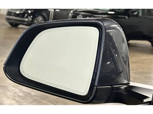 Used 2022 Tesla Model Y Long Range AWD/4WD image 35