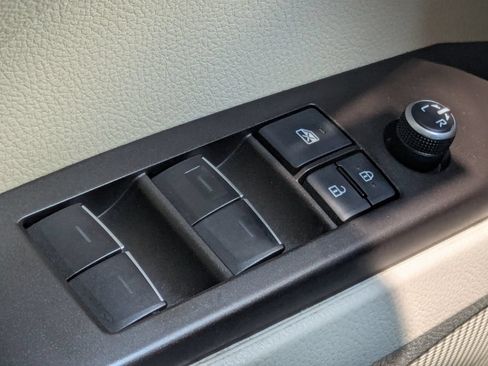 Used 2021 Toyota Camry XLE w/ Navigation Package FWD image 22