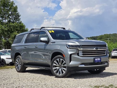 Used 2024 Chevrolet Suburban High Country image 2