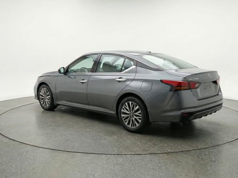 Used 2025 Nissan Altima 2.5 SV image 6