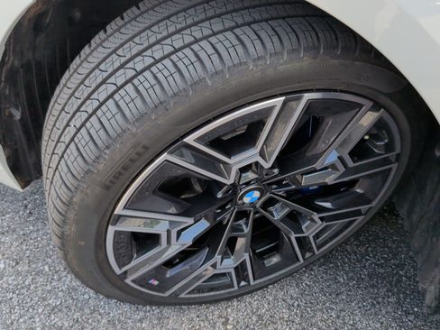 Used 2027 BMW i5 eDrive40 w/ M Sport Package RWD image 14