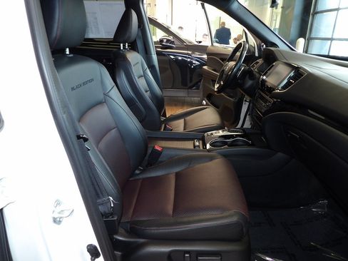 Used 2022 Honda Ridgeline Black Edition image 17