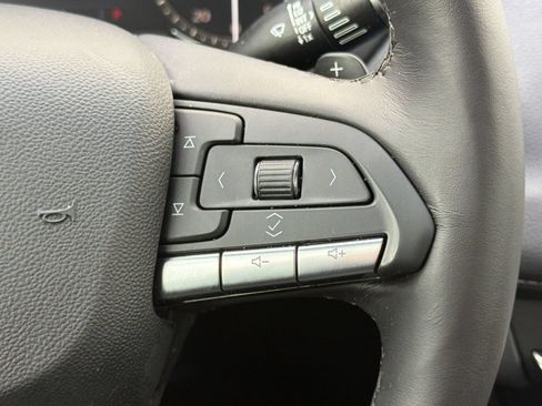 Used 2023 Cadillac XT4 Luxury w/ Cold Weather Package FWD image 29