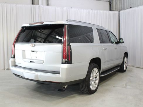 Used 2020 Cadillac Escalade ESV Premium Luxury AWD/4WD image 27