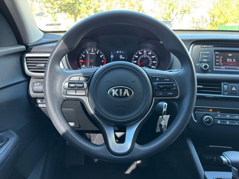 Used 2017 Kia Optima LX image 17