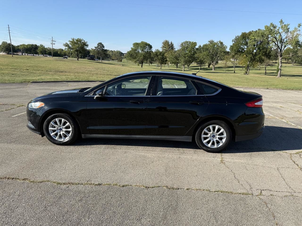 Used 2016 Ford Fusion S FWD image 3