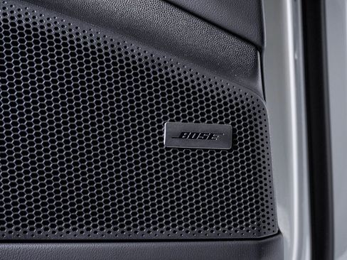 Certified 2025 Porsche Macan Electric image 27