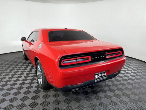 Used 2015 Dodge Challenger SXT w/ Driver Convenience Group RWD image 13