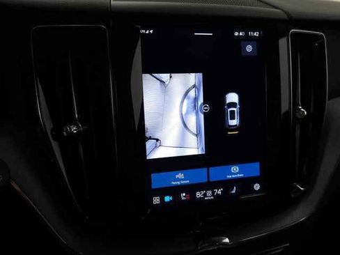 Certified 2025 Volvo XC60 B5 Plus image 29