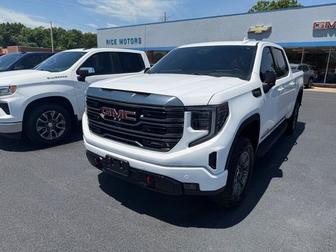 Used 2024 GMC Sierra 1500 AT4 w/ Technology Package AWD/4WD image 1