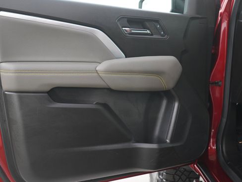 Used 2024 Chevrolet Colorado ZR2 w/ Technology Package AWD/4WD image 19