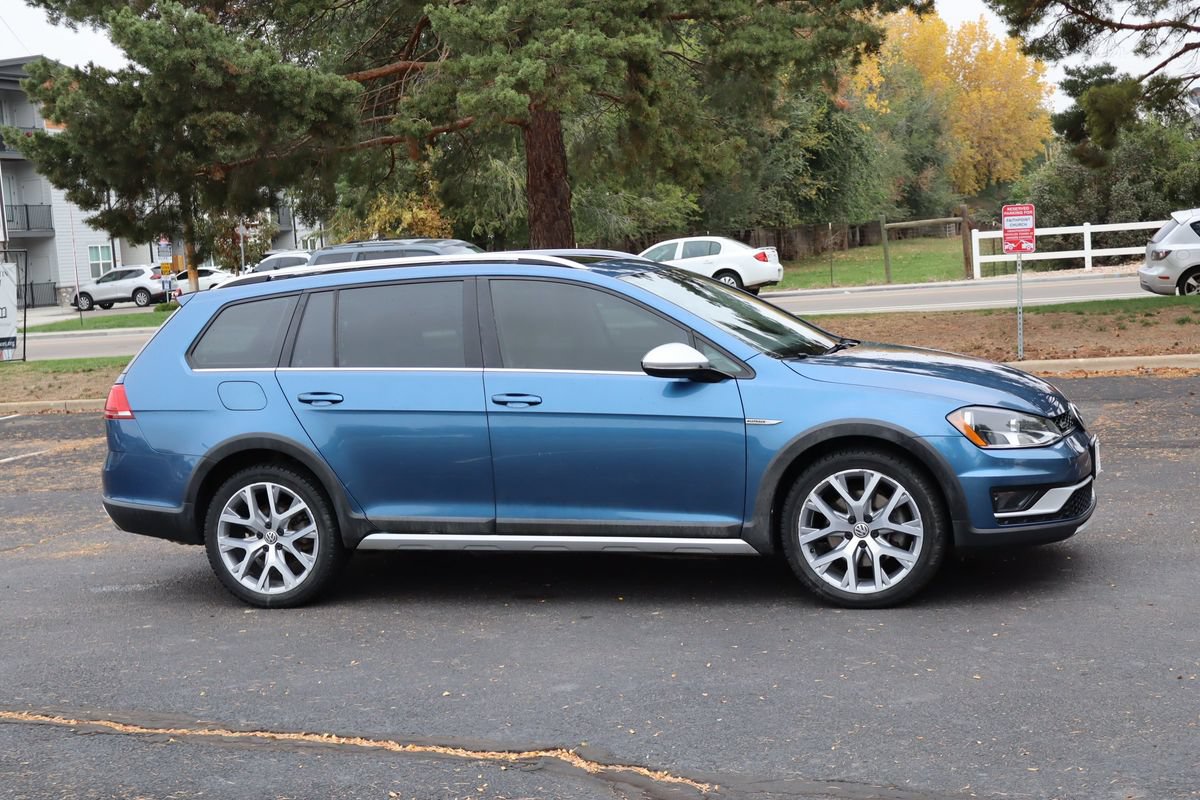 Used 2017 Volkswagen Golf Alltrack SEL AWD/4WD image 2