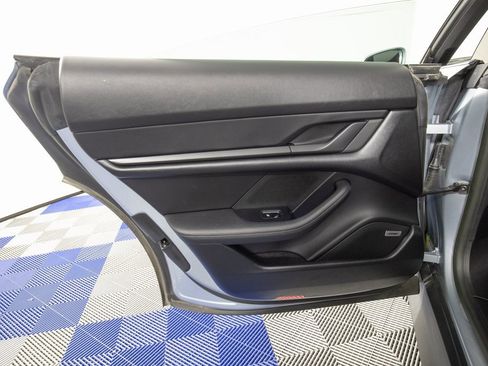 Used 2022 Porsche Taycan image 13