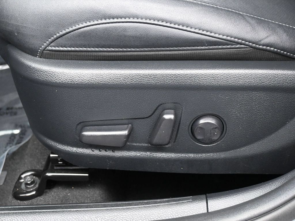 Used 2025 Kia Seltos EX w/ EX Sunroof Package FWD image 12