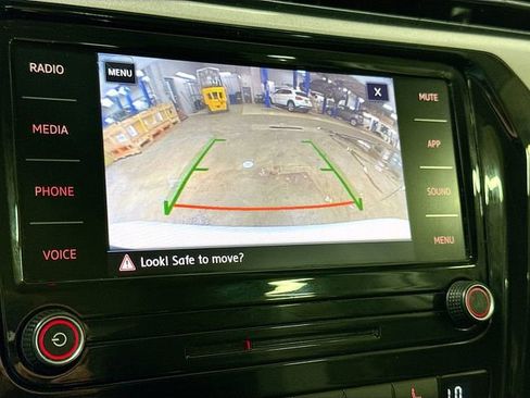 Used 2021 Volkswagen Passat 2.0T SE FWD image 15