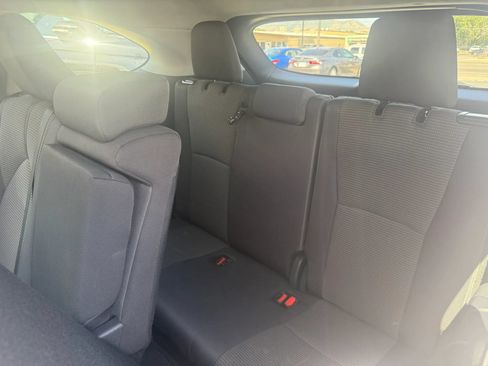 Used 2025 Toyota Highlander LE FWD image 21