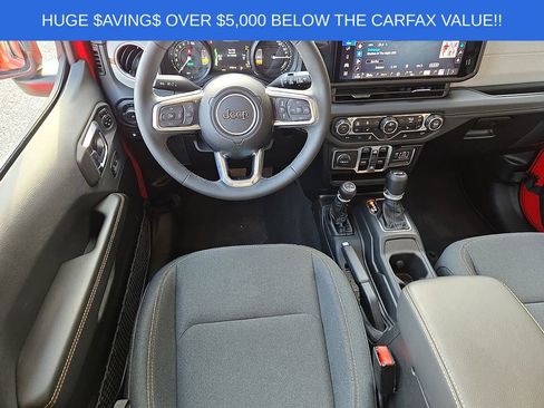 Used 2025 Jeep Wrangler Unlimited Sahara AWD/4WD image 11