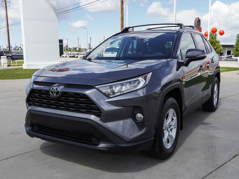 Used 2021 Toyota RAV4 XLE w/ Carpet Mat Package (TMS) AWD/4WD image 4
