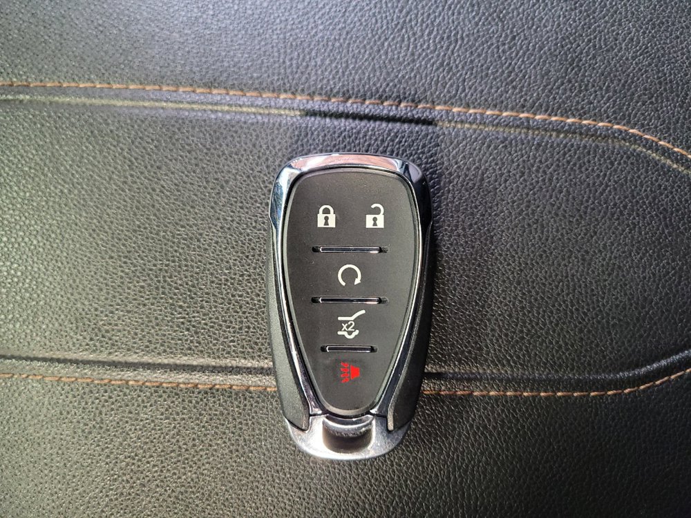 Used 2021 Chevrolet Traverse LT FWD image 32