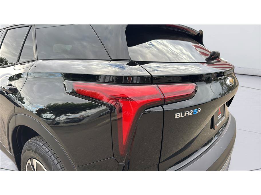 Used 2024 Chevrolet Blazer EV LT AWD/4WD image 39