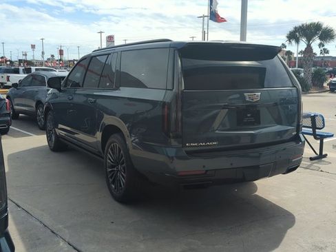 Certified 2025 Cadillac Escalade ESV Sport Platinum image 7