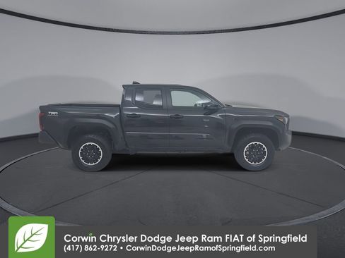 Used 2025 Toyota Tacoma TRD Off-Road image 2