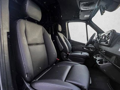 Used 2024 Mercedes-Benz Sprinter 2500 image 20