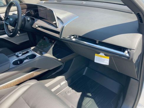 New 2026 Cadillac Vistiq Luxury w/ LPO, Floor Liner Package image 20