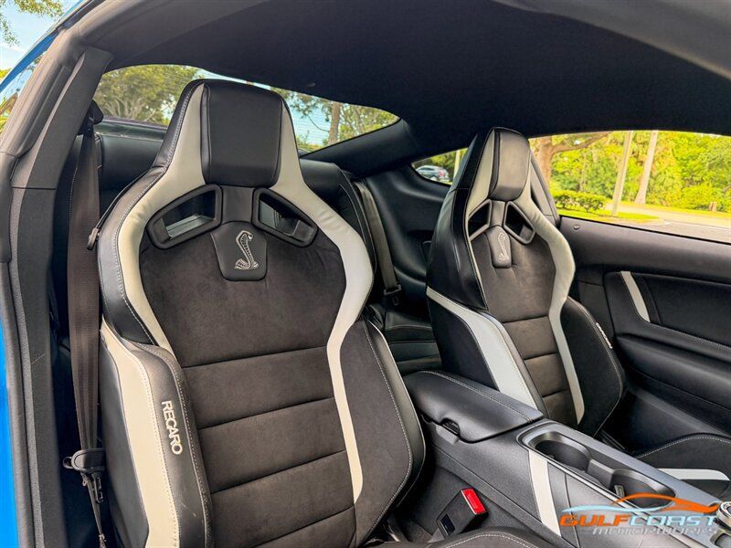 Used 2022 Ford Mustang Shelby GT500 w/ Carbon Fiber Track Pack RWD image 32