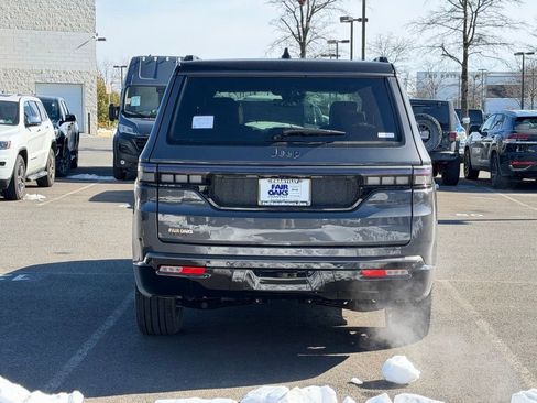 New 2026 Jeep Grand Wagoneer Summit image 8