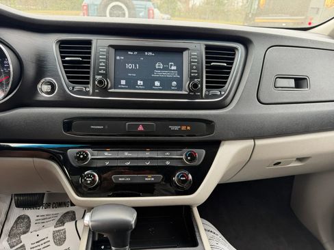 Used 2019 Kia Sedona EX image 20