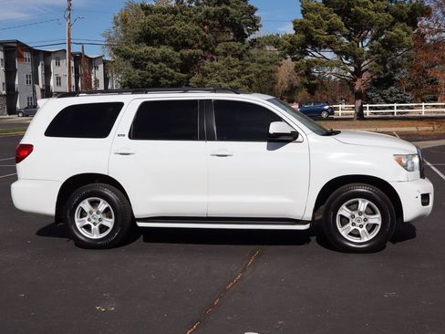 Used 2010 Toyota Sequoia SR5 image 3