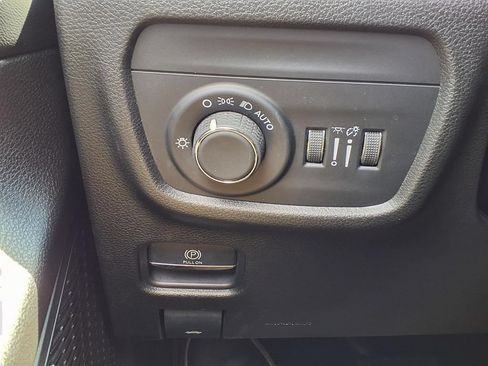 Used 2023 Jeep Grand Cherokee Altitude AWD/4WD image 21