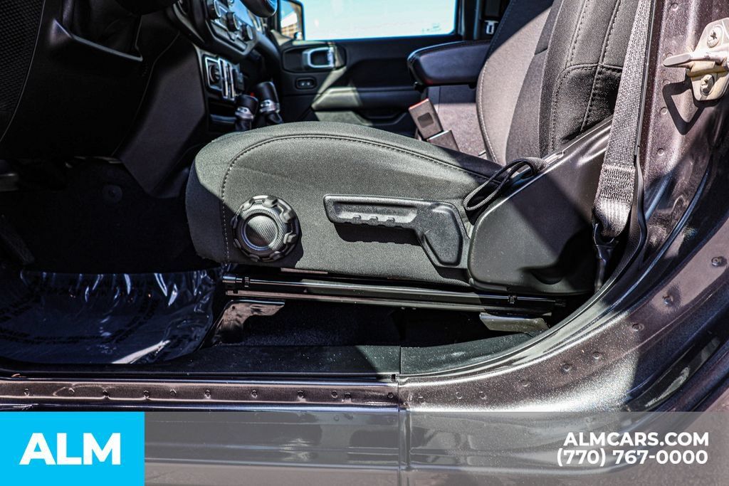 Used 2021 Jeep Wrangler Unlimited Sahara w/ Uconnect 4C Nav & Sound Group AWD/4WD image 22