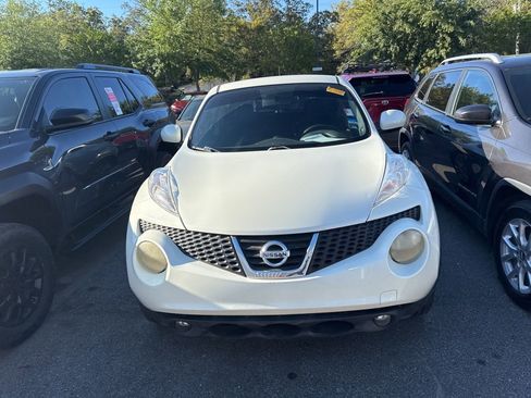 Used 2011 Nissan Juke SL image 2