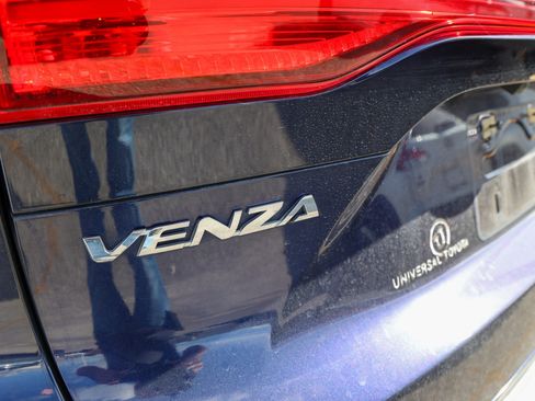 Certified 2022 Toyota Venza XLE AWD/4WD image 11