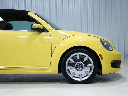 Used 2013 Volkswagen Beetle 2.5 image 12