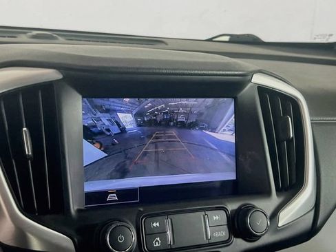 Used 2024 GMC Terrain SLT FWD image 13